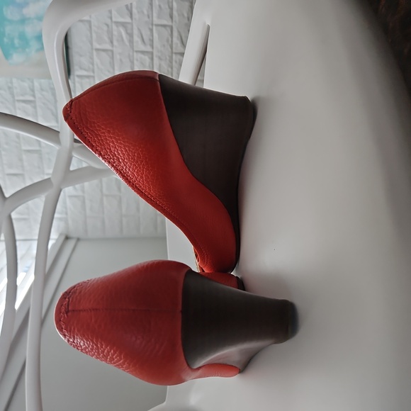 Leather Tory Burch wedges - size 9 - Picture 3 of 4